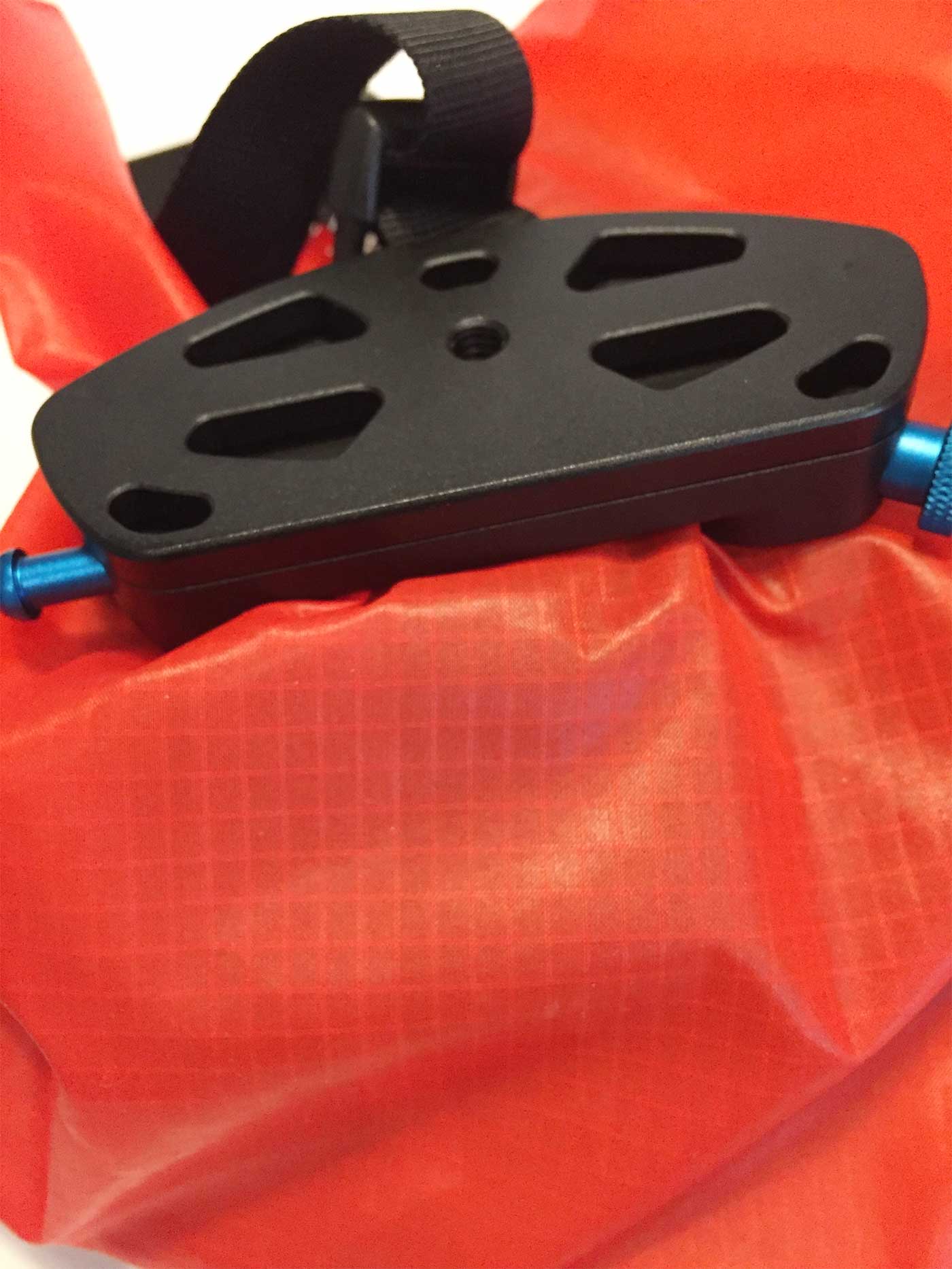 Regenhülle mit Kamera passt in die Halterung